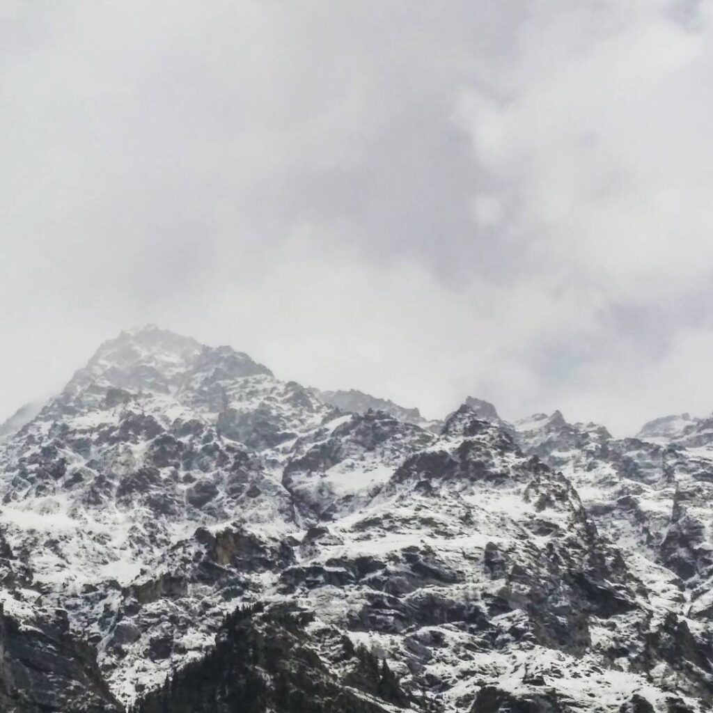 How I Completed the Kheerganga Trek After Getting Lost - Snow Peaks from Kheerganga Trek