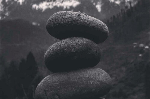 How I Completed the Kheerganga Trek After Getting Lost - Stone stacking on the way to Kheerganga trek