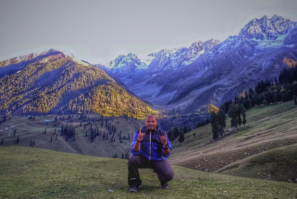 Conquering Nichnai Pass: Gateway to Kashmir Great Lakes Trek - The first day’s trail felt effortless with views this stunning!