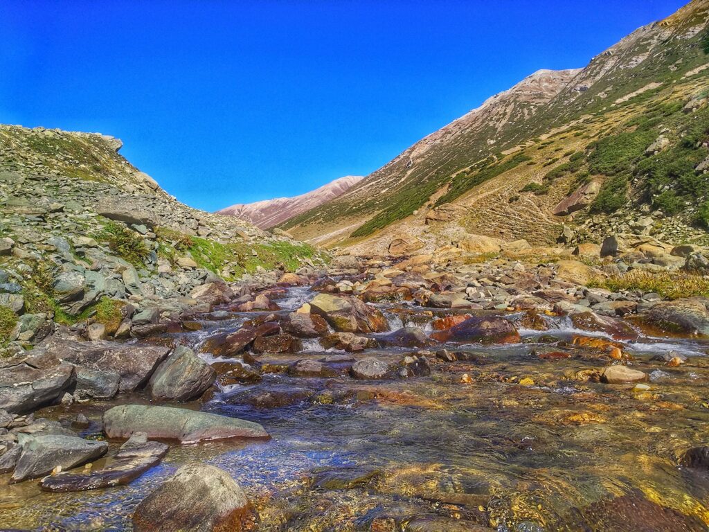 Conquering Nichnai Pass: Gateway to Kashmir Great Lakes Trek - The trail to Nichnai Pass kept surprising us with one breathtaking landscape after another!