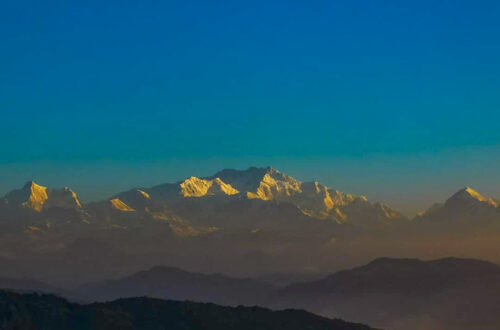 Golden hour at Tumling. Witnessing the Sleeping Buddha wake up is the ultimate highlight of the Sandakphu Trek. Morning perfection.