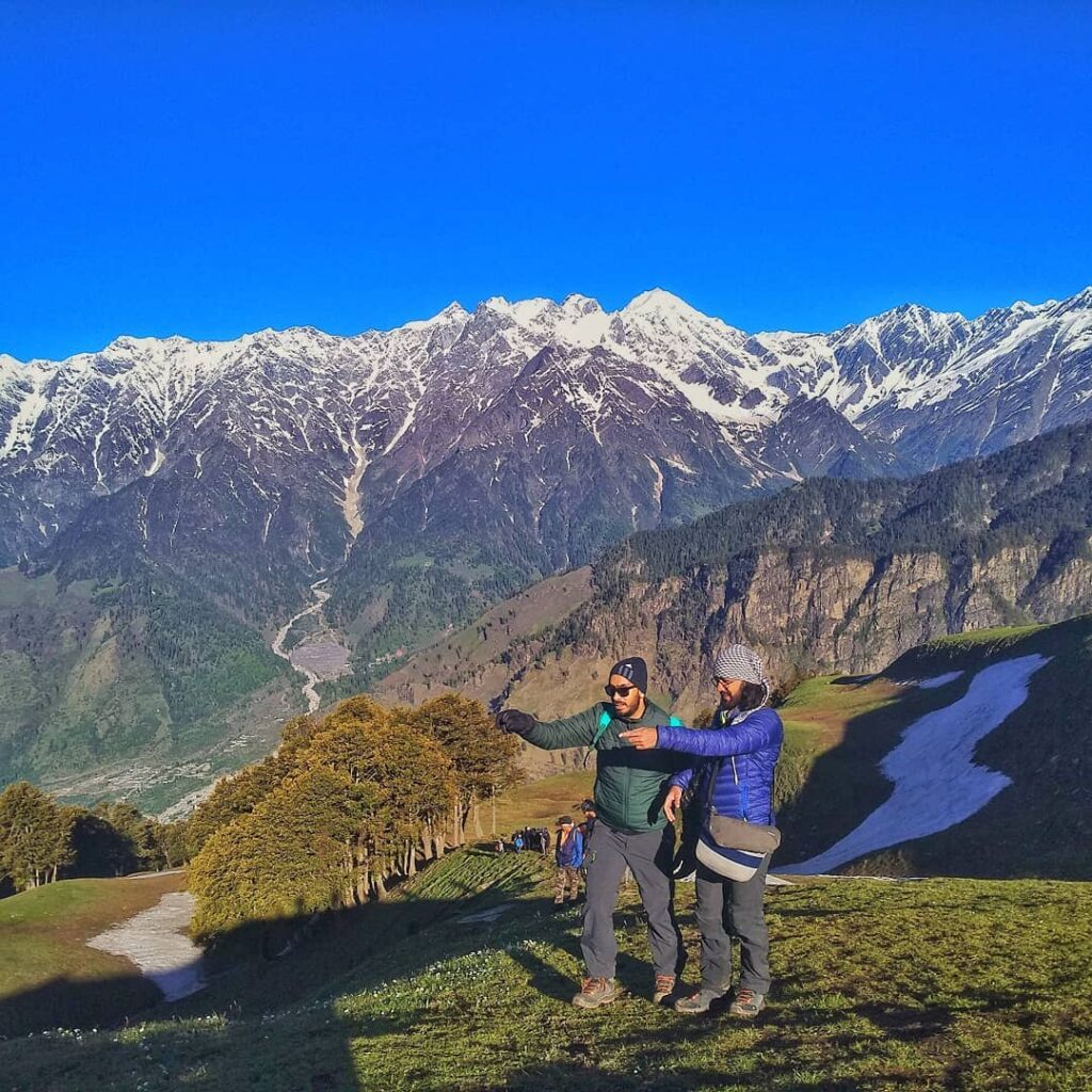 The variety of snow clad mountains visible in Bhrigu Lake trek is another reason to do it!