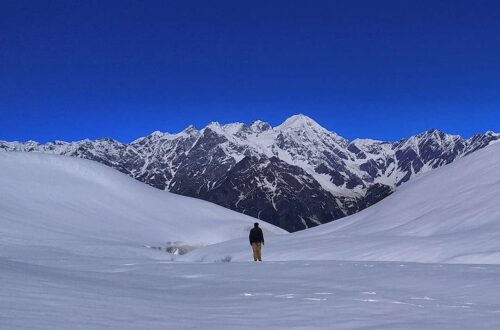 The snowy meadows from Bhrigu Lake Trail!
