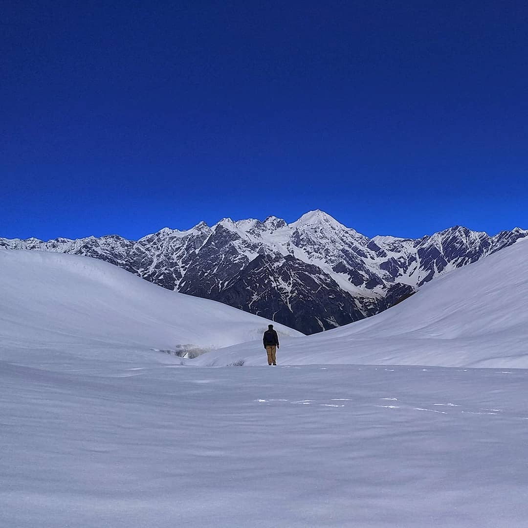 The snowy meadows from Bhrigu Lake Trail!