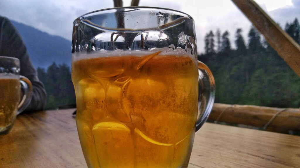 Cold beer, mountain air, and a view I’m already missing. Need to get back to this ASAP. 🍺🏔️ P.S. A quiet moment in Old Manali before setting off for the Hampta Pass trek. 🎒