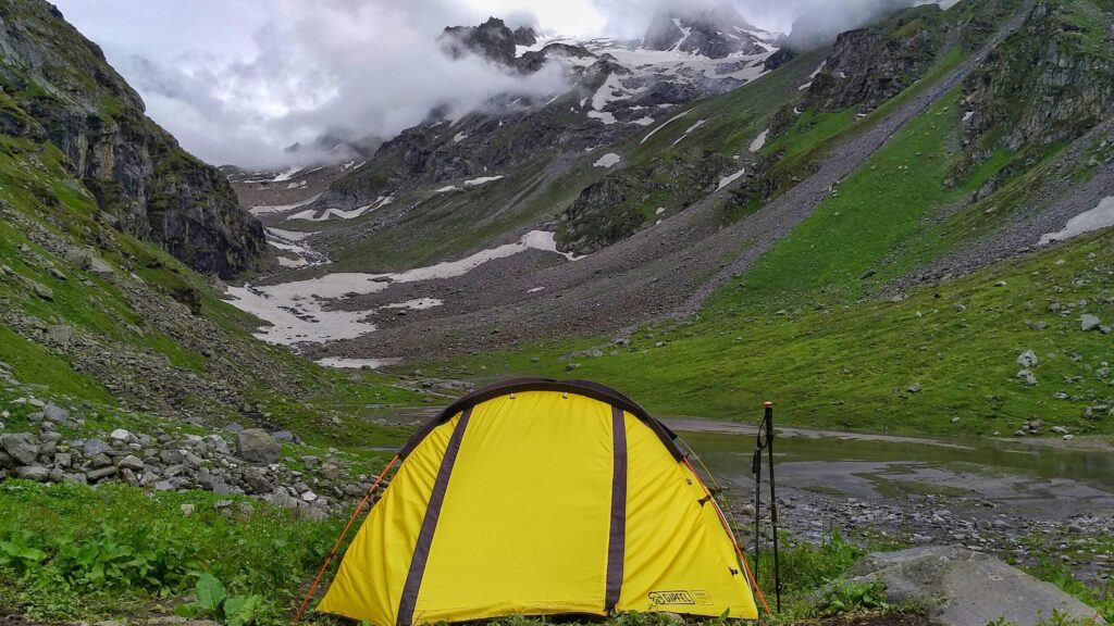 Waking up to front-row seats of the Hampta Pass. 🏔️✨ Another unforgettable spot from the trail!